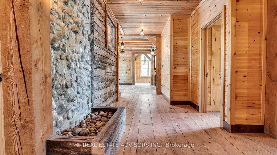 Oro-medonte, ON L4M 4Y8,54 Pine Ridge TRL