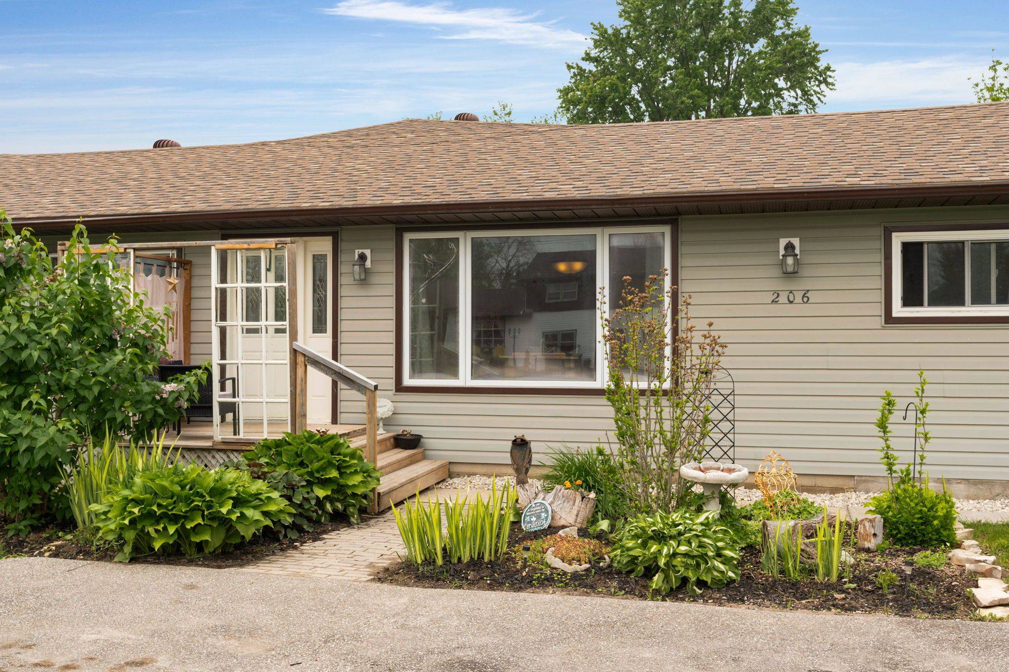 Clearview, ON L0M 1S0,206 William ST