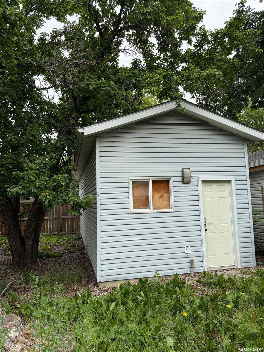 Saskatoon, SK S7L 2A4,1218 G AVENUE N