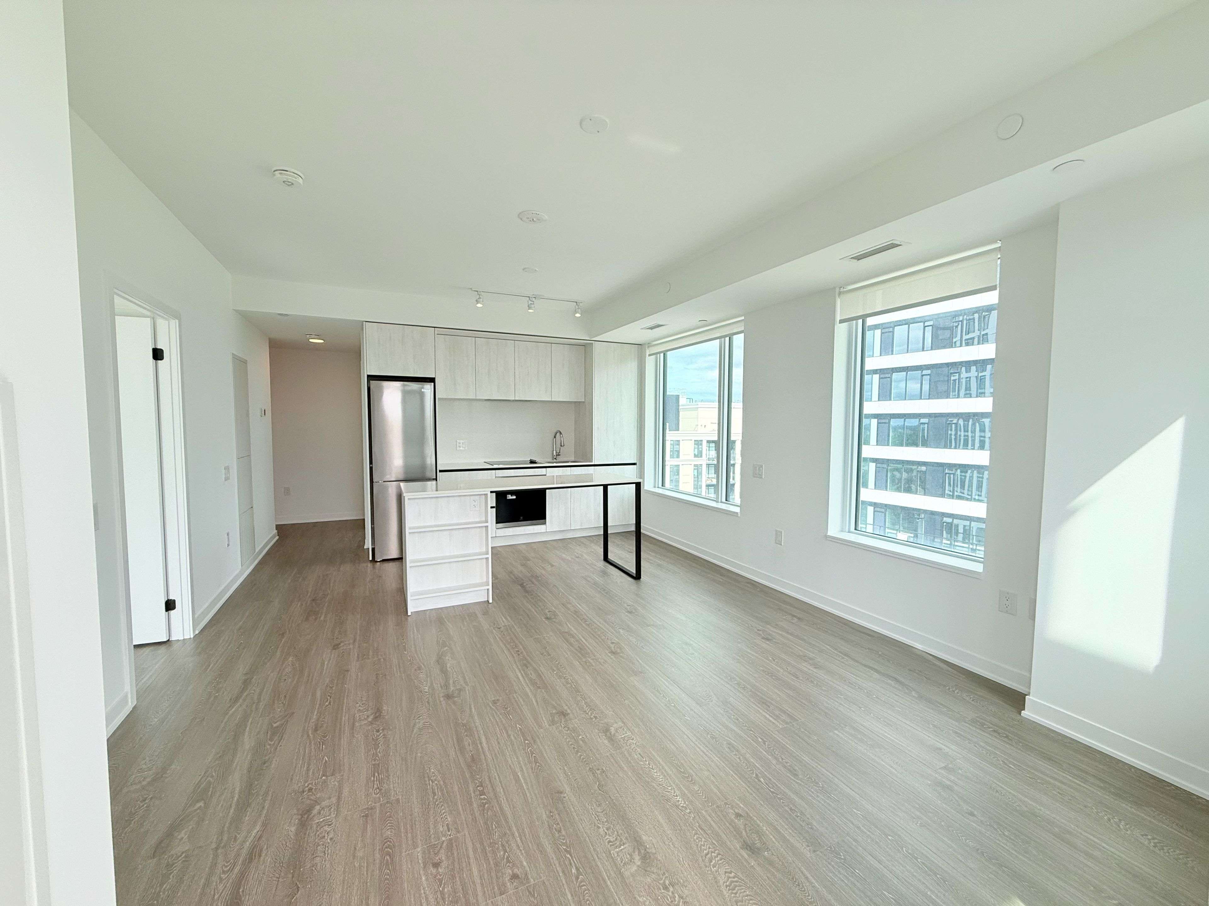 2495 Eglinton AVE #1204, Mississauga, ON L5M 2T2