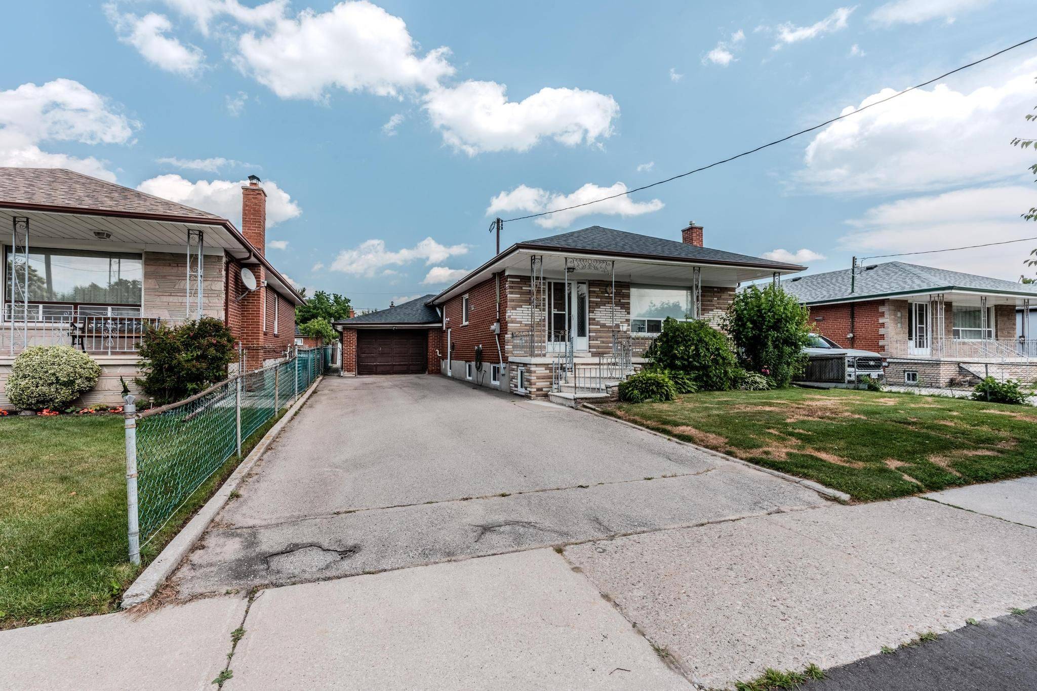 15 Nordin AVE, Toronto W08, ON M8Z 2A9