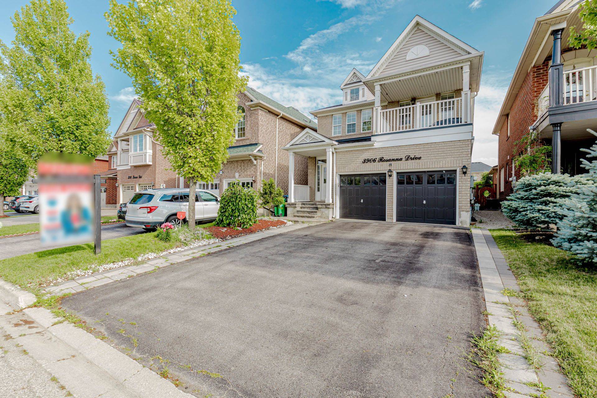 3906 Rosanna DR, Mississauga, ON L5M 7Y2