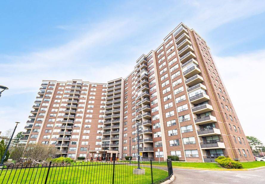 551 The West Mall RD #802, Toronto W08, ON M9C 1G7