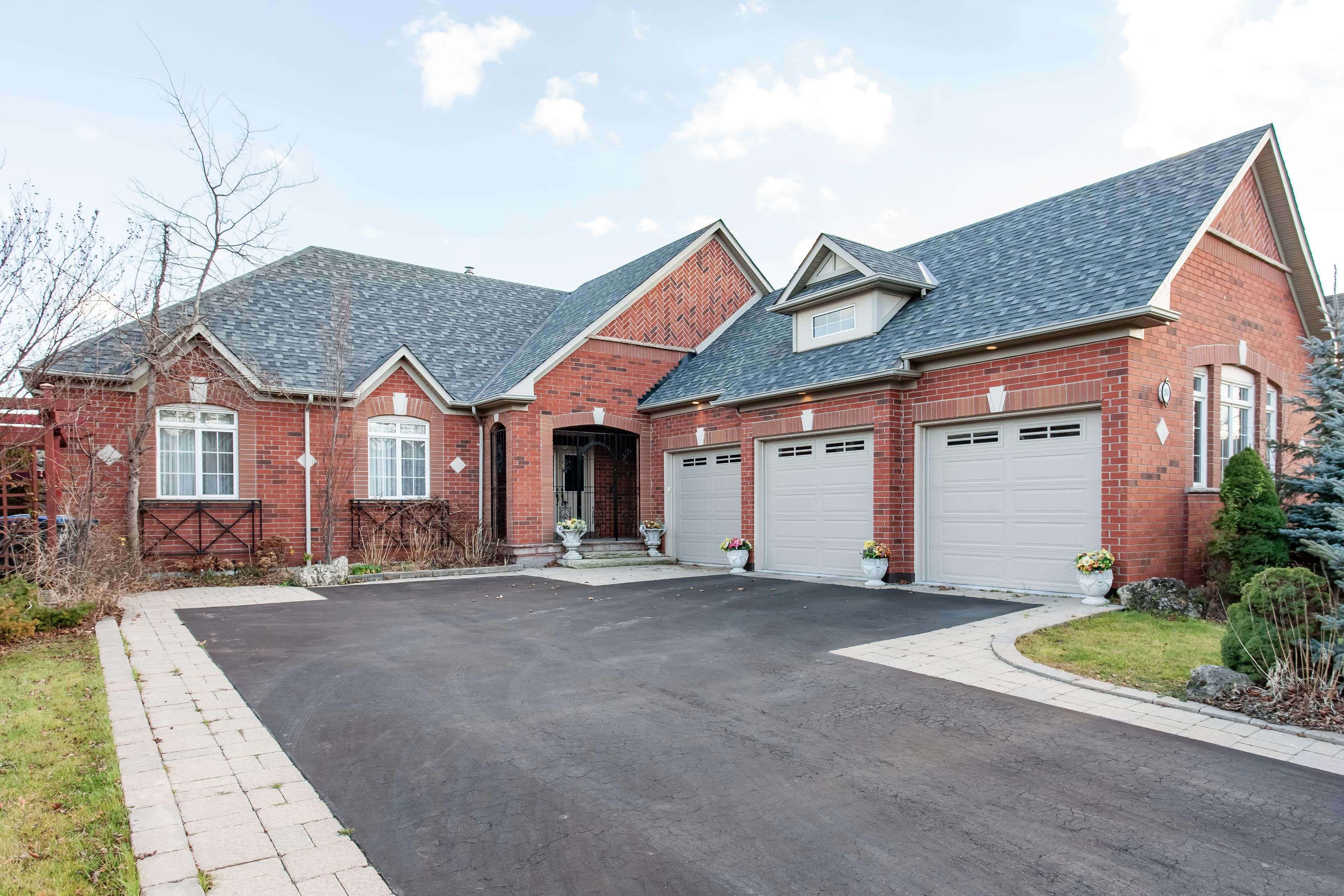 50 Links LN, Brampton, ON L6Y 5H1