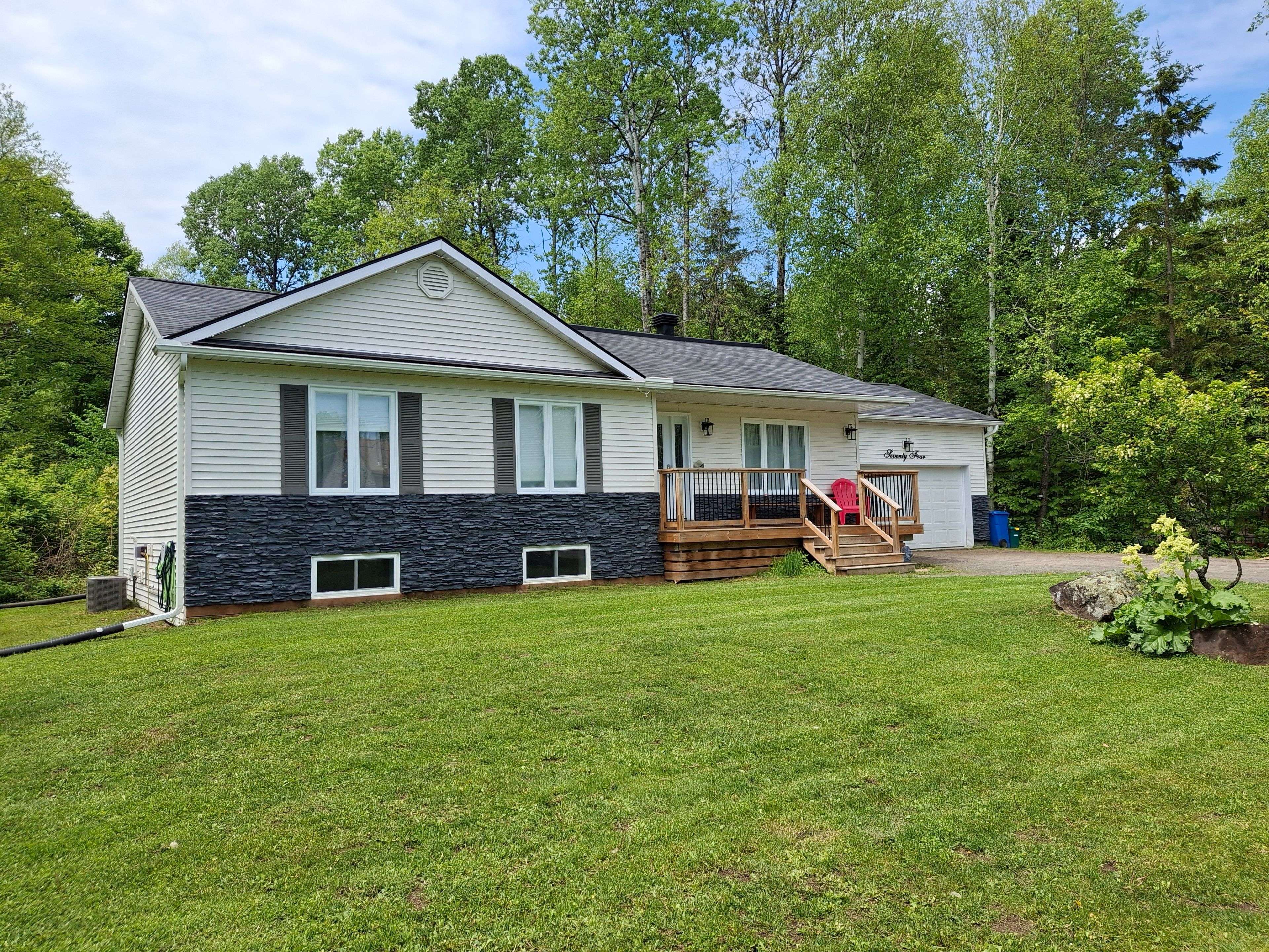 Huntsville, ON P1H 2J4,74 GLENCAIRN CRES