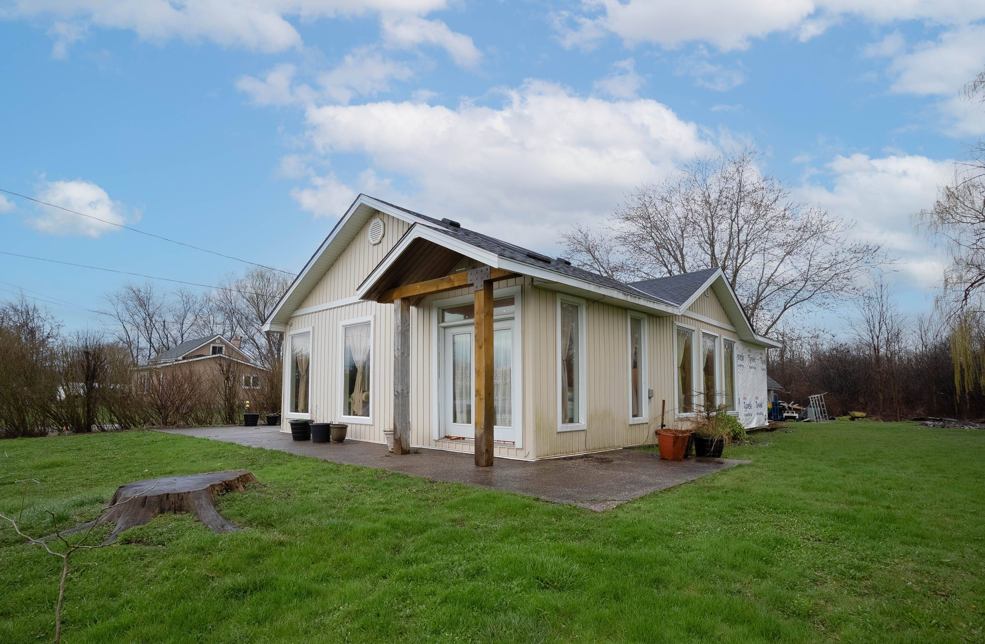 1093 SUNSET DR, Fort Erie, ON L2A 5M4