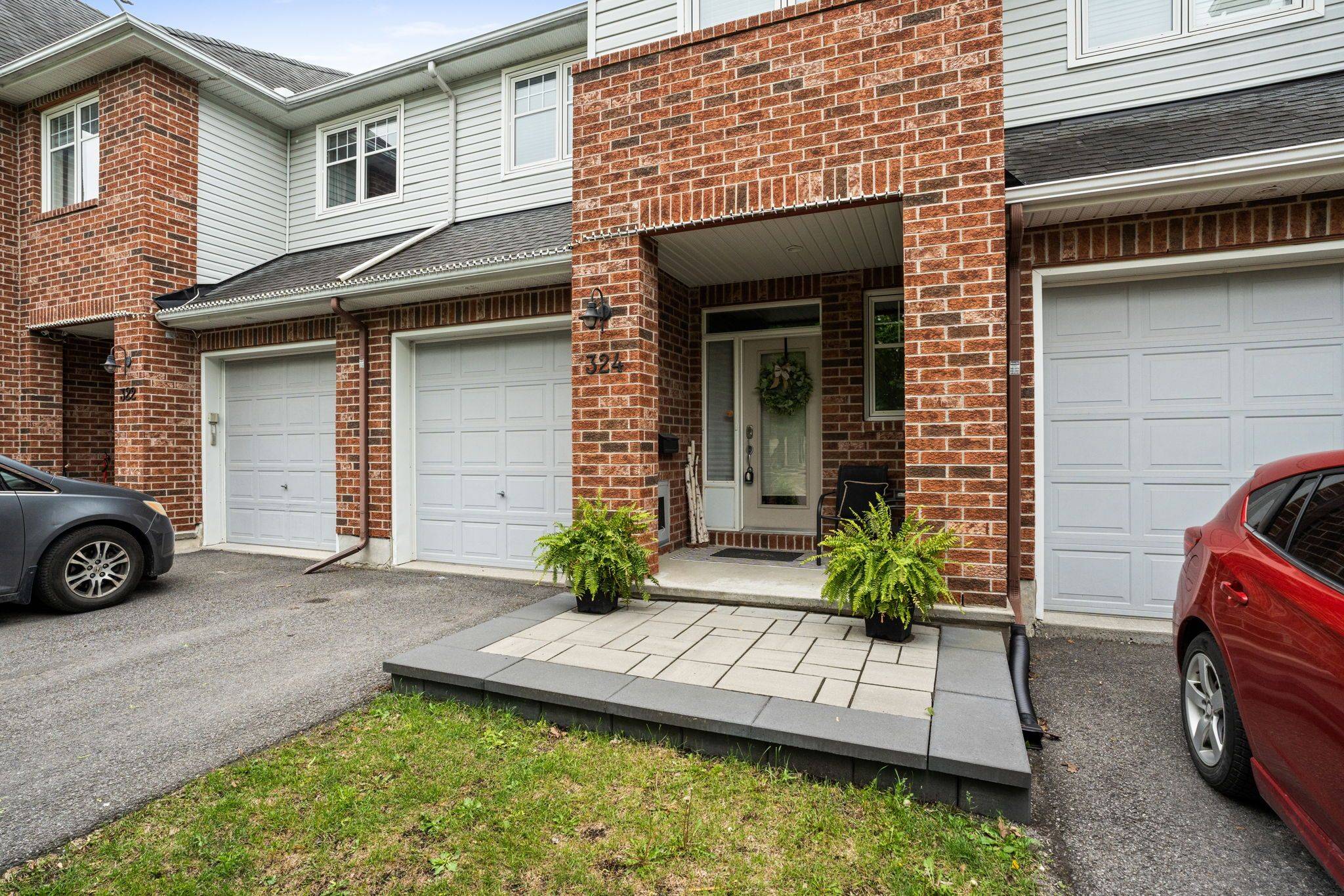 Stittsville - Munster - Richmond, ON K2S 0B6,324 Horseshoe CRES