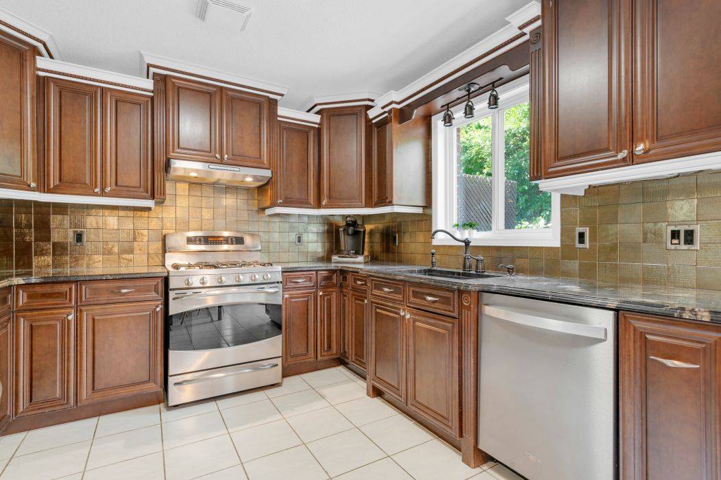 Quinte West, ON K8V 6R4,35 Loraine AVE