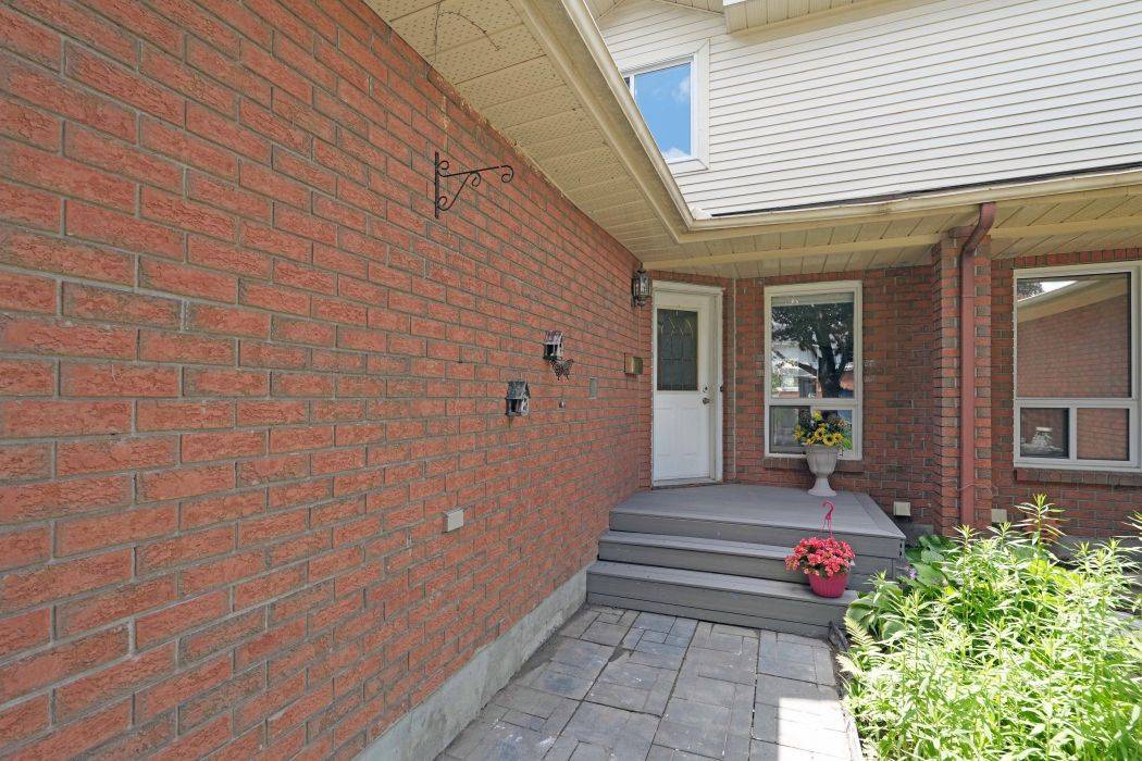 Orleans - Cumberland And Area, ON K1E 3X4,1416 CARAVEL CRES