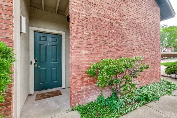 Dallas, TX 75231,8601 Park Lane #111