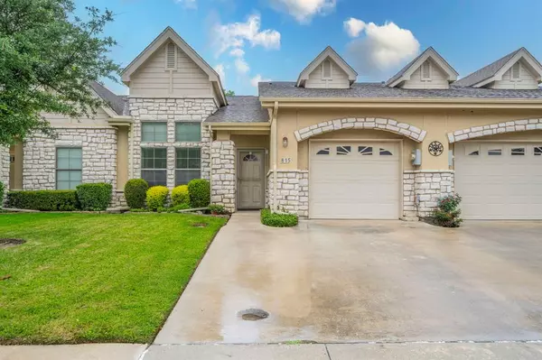 815 Earhart Avenue,  Grand Prairie,  TX 75051