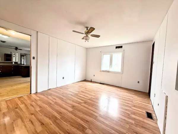 Hughenden, AB T0B 2E0,36 Selkirk AVE