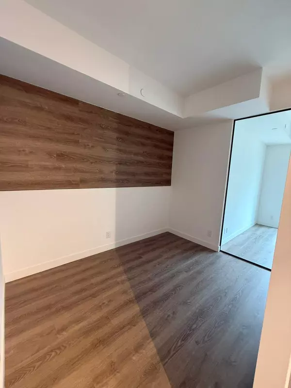 Toronto E01, ON M4L 0B7,1050 Eastern AVE #503