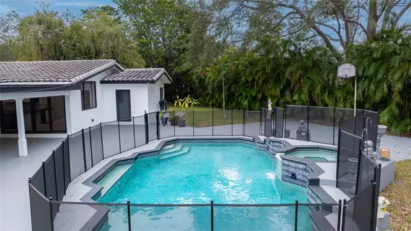 Pinecrest, FL 33156,13401 SW 83rd Ave