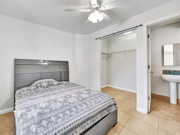2640 NE 10th Ave, Pompano Beach, FL 33064