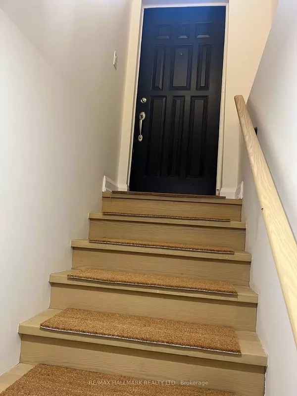 Richmond Hill, ON L4C 9P5,30 Gatcombe CIR #Unit A