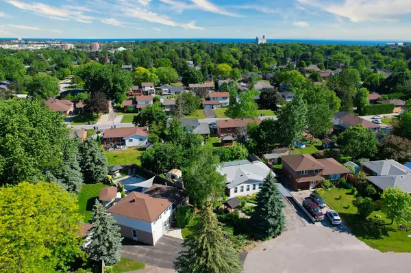 Collingwood, ON L9Y 4B7,7 Whipps CT