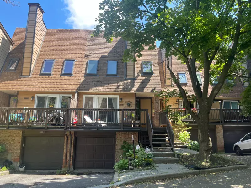 1471 Bryson LN, Blossom Park - Airport And Area, ON K1T 2T7