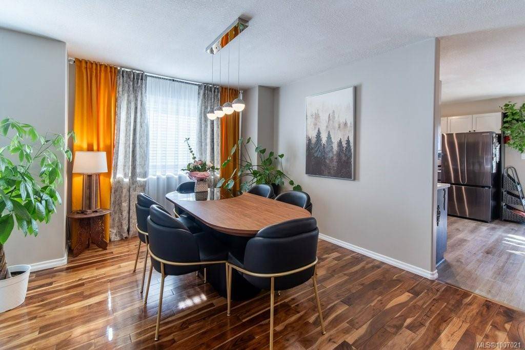 Duncan, BC V9L 2L9,749 Marchmont Rd