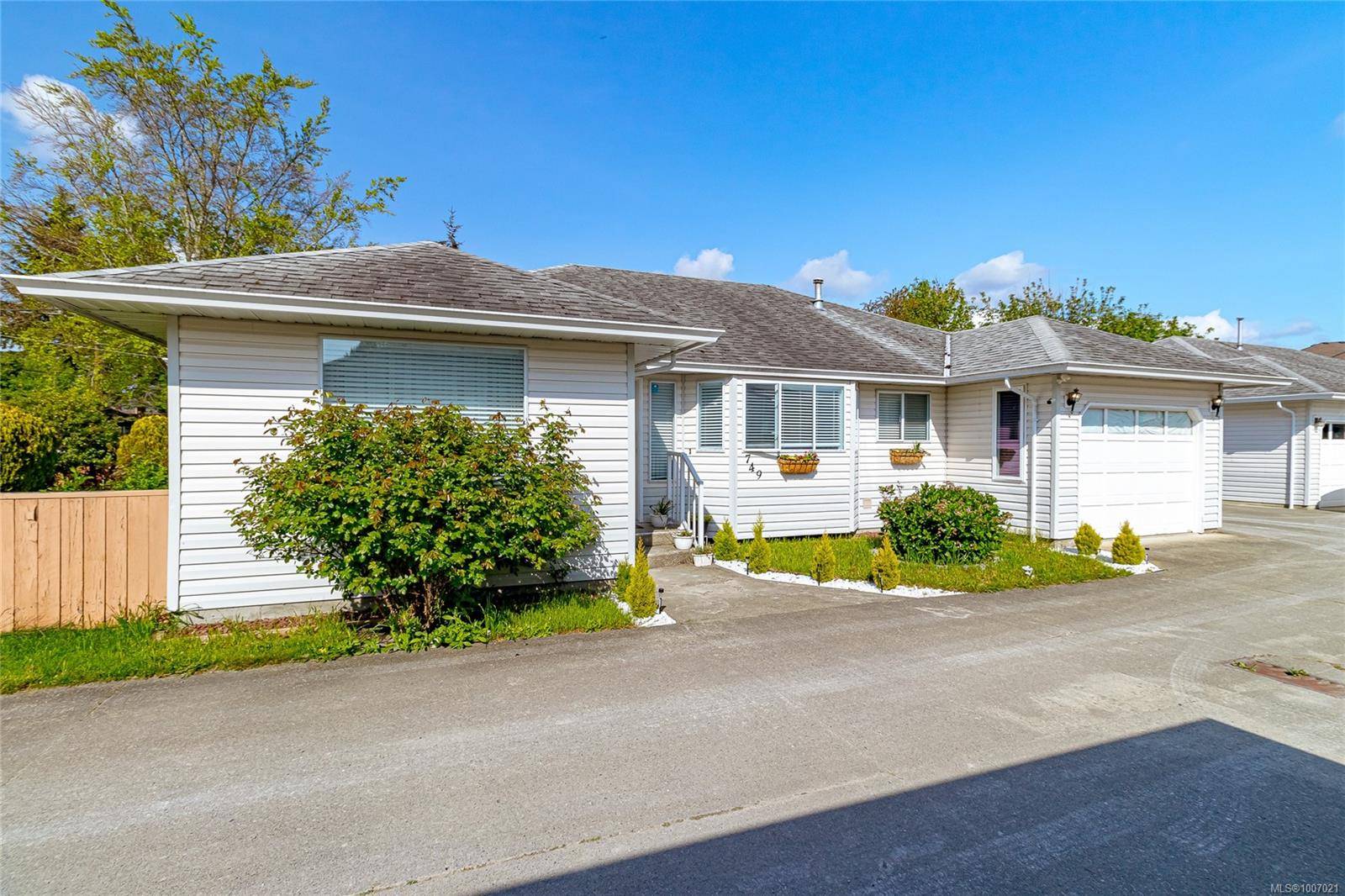 749 Marchmont Rd, Duncan, BC V9L 2L9