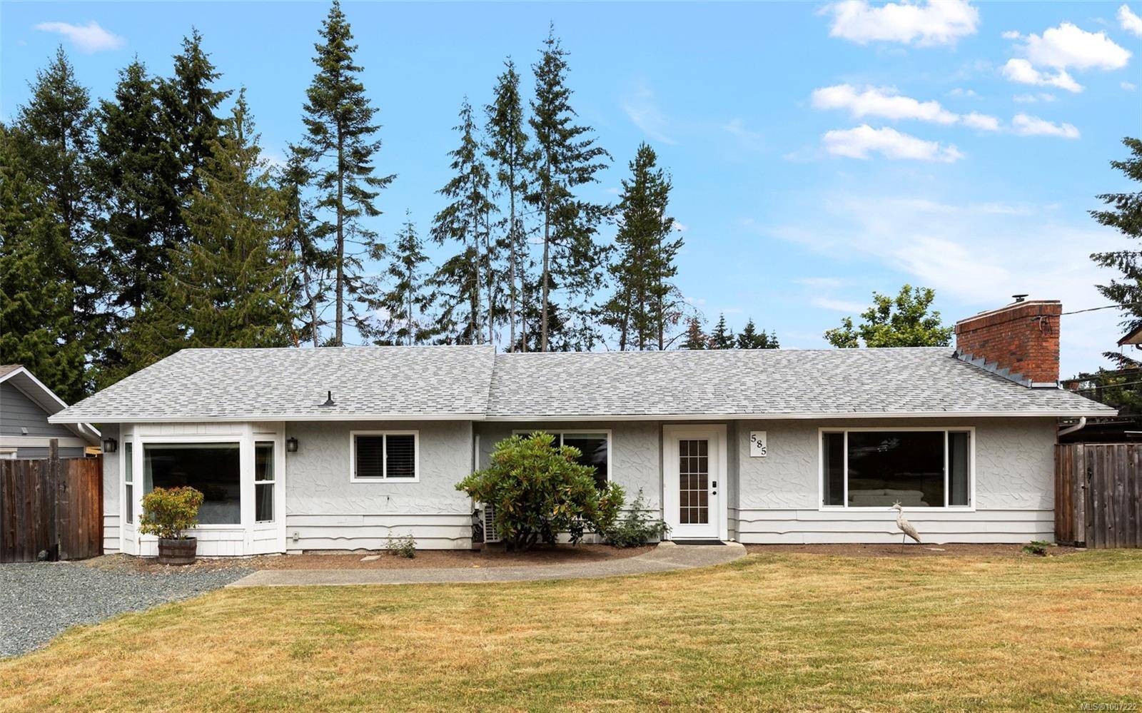 585 Tamarack Dr, Qualicum Beach, BC V9K 1A7