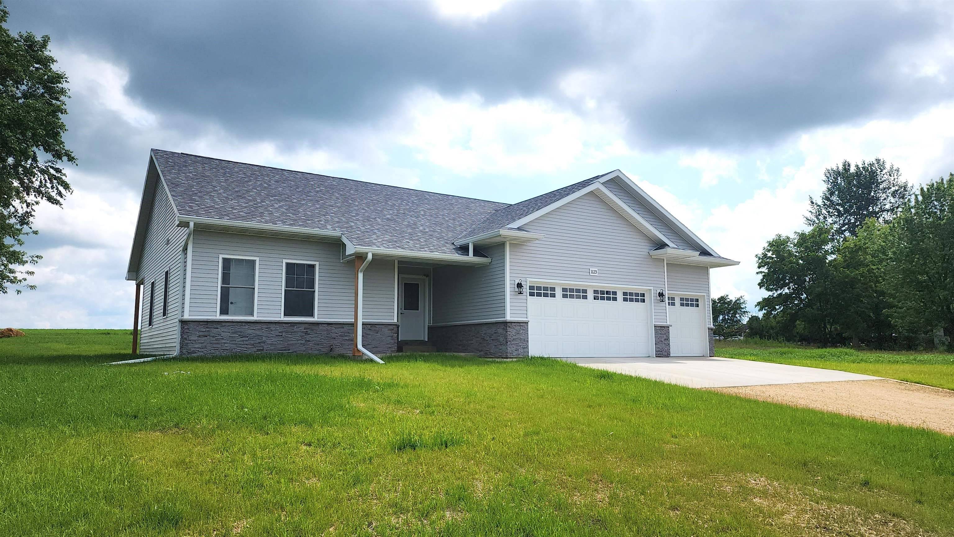 1123 Church, German Valley, IL 61039