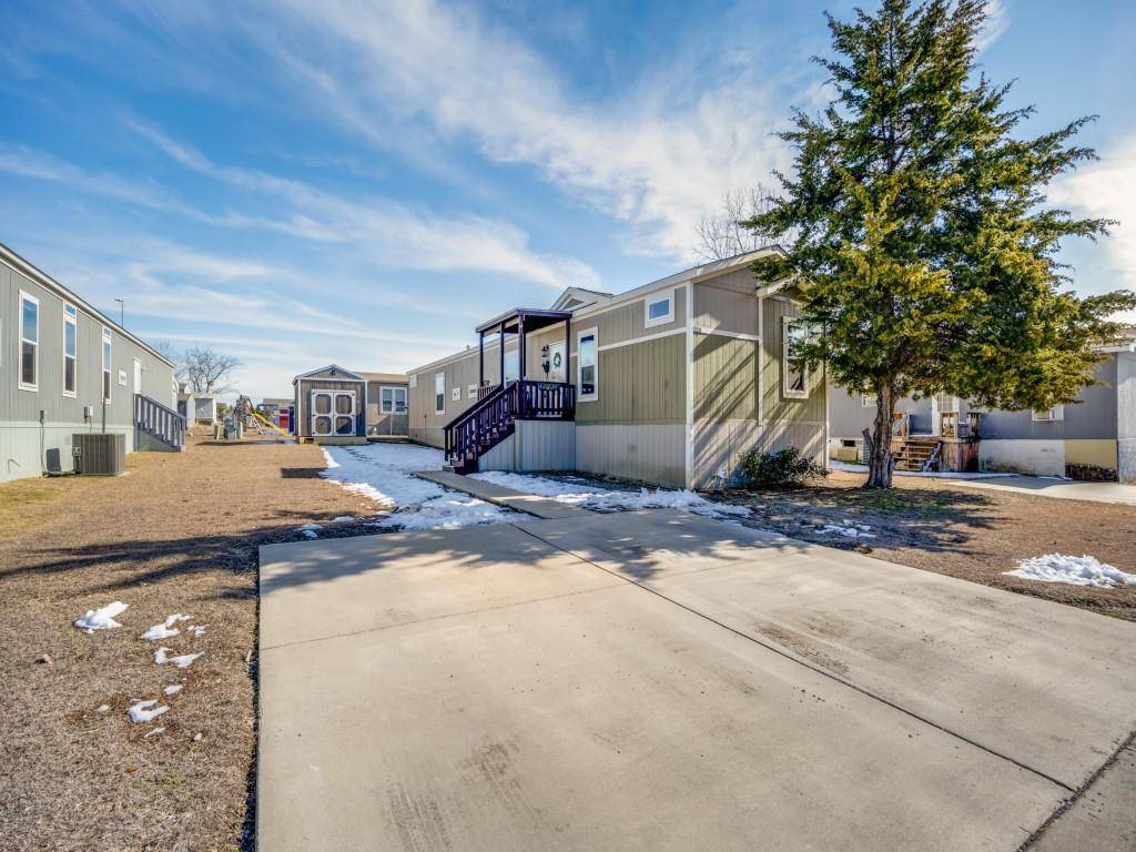 204 Roelke Drive,  Sherman,  TX 75092