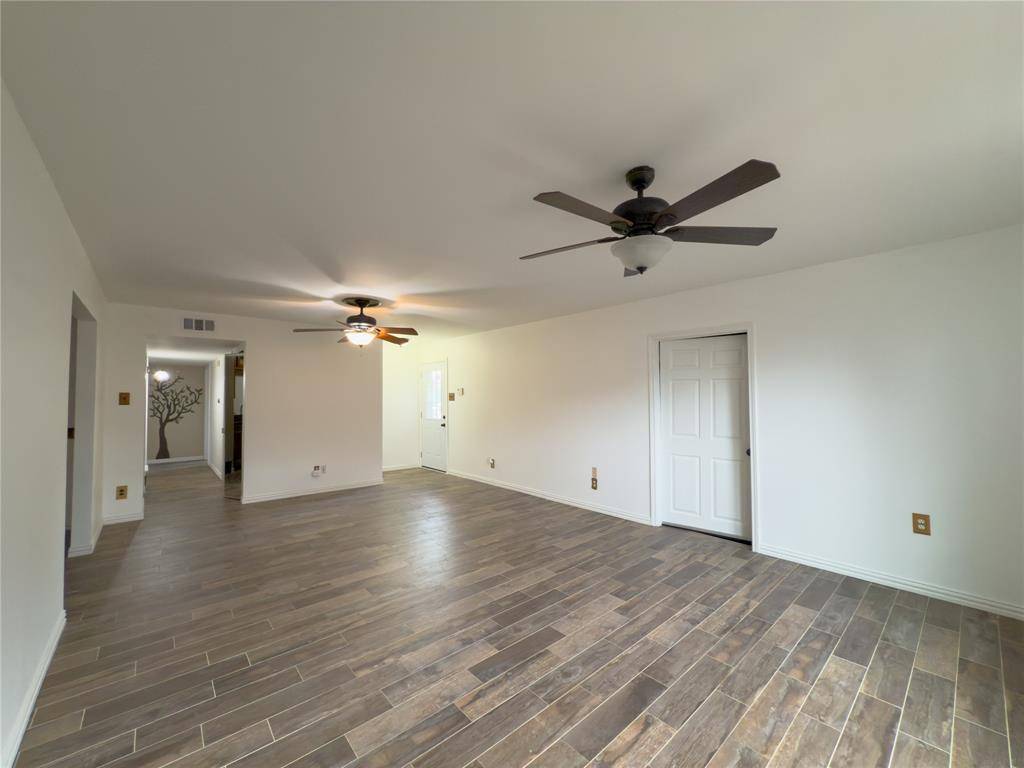 Dallas, TX 75211,4649 Wyoming Street