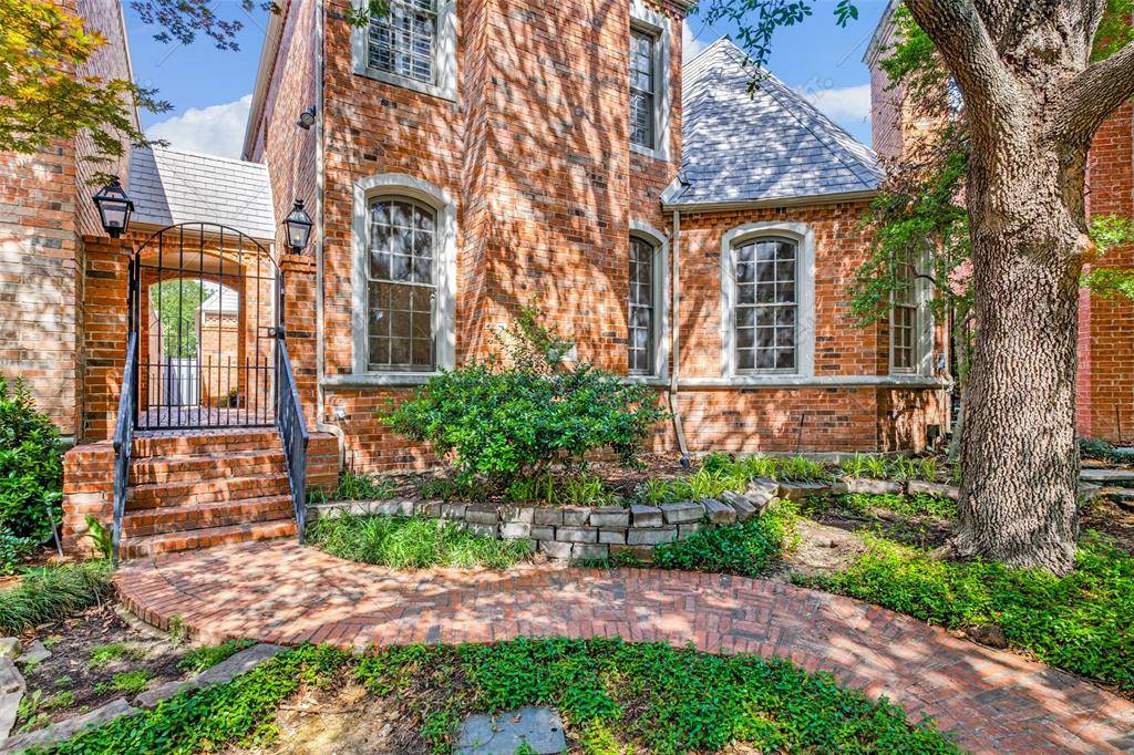 7861 Caruth Court, Dallas, TX 75225