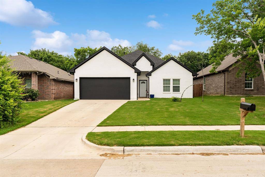Fort Worth, TX 76115,1236 E Fogg Street
