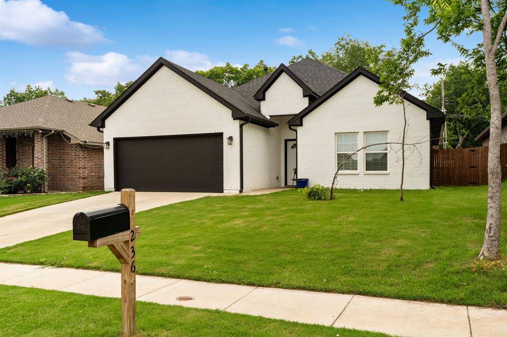 Fort Worth, TX 76115,1236 E Fogg Street