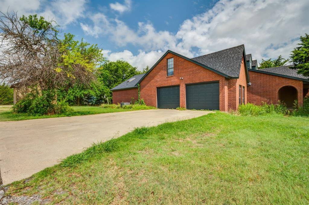 731 N Walnut Grove Road, Midlothian, TX 76065