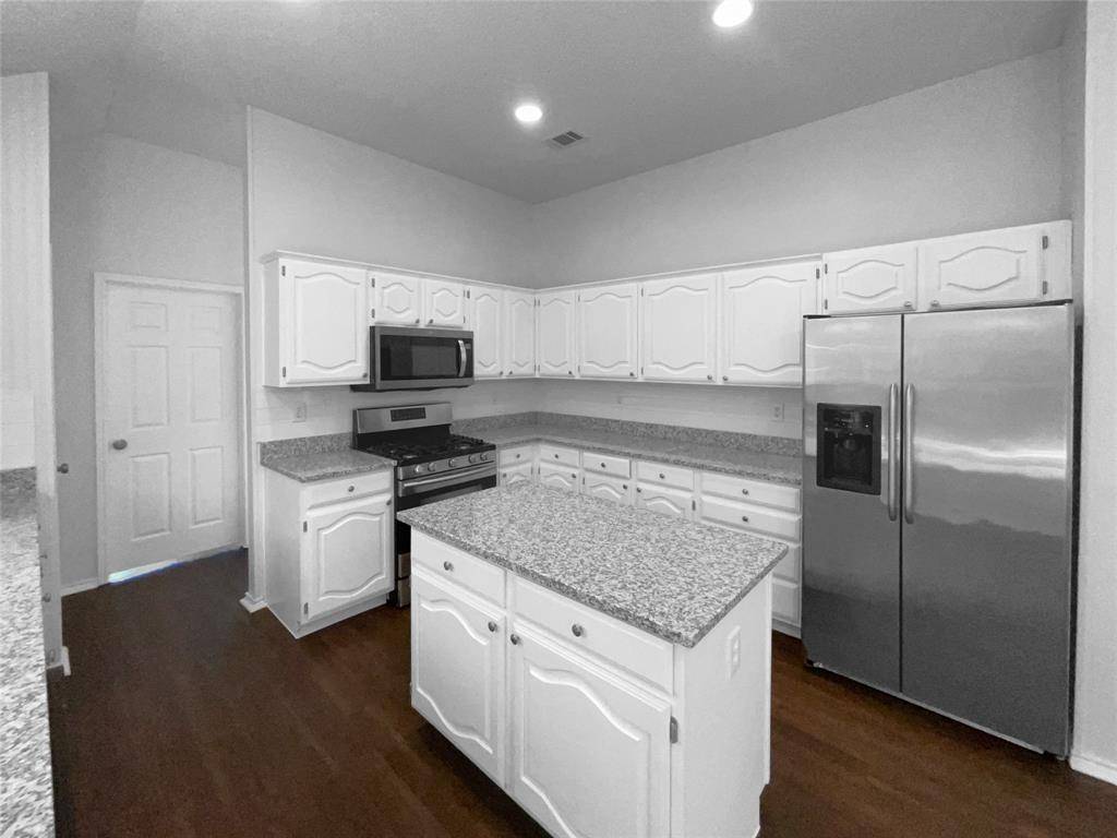 Rowlett, TX 75088,4914 Clay Drive