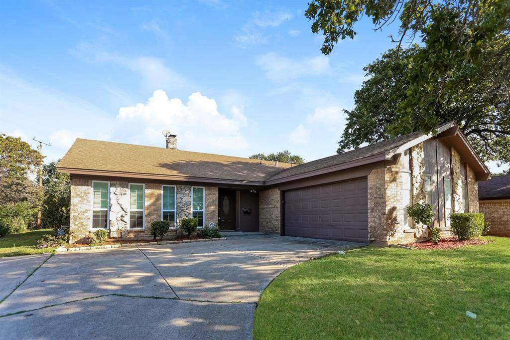 7355 Greenacres Drive, Fort Worth, TX 76112