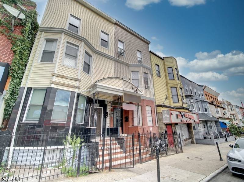 Newark City, NJ 07104,113 Bloomfield Ave