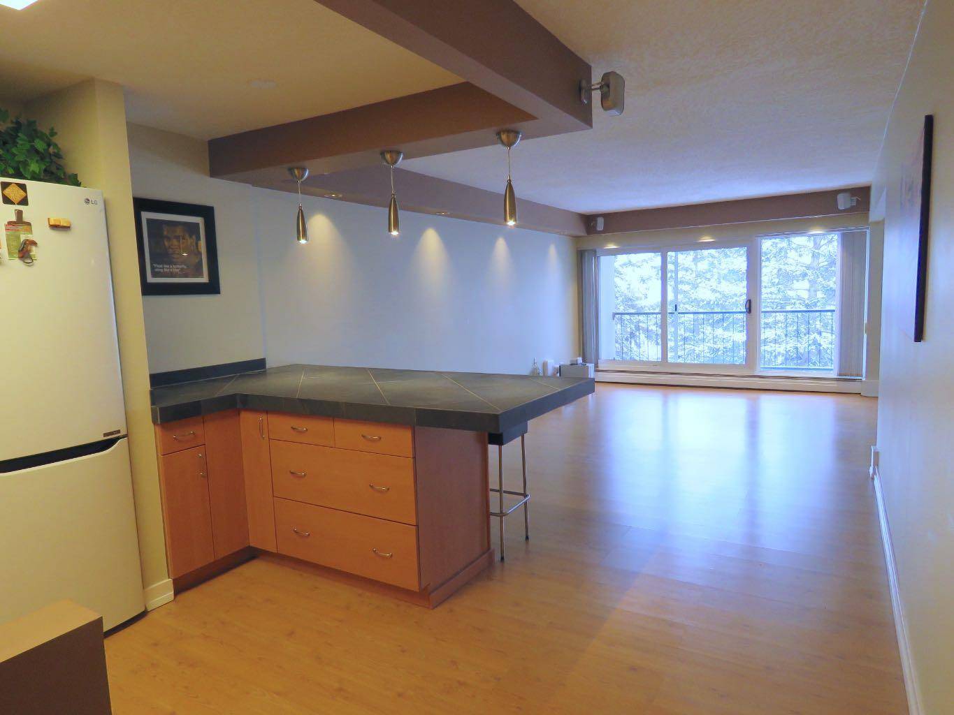 Calgary, AB T3C 2Y8,328 Cedar CRES SW #204