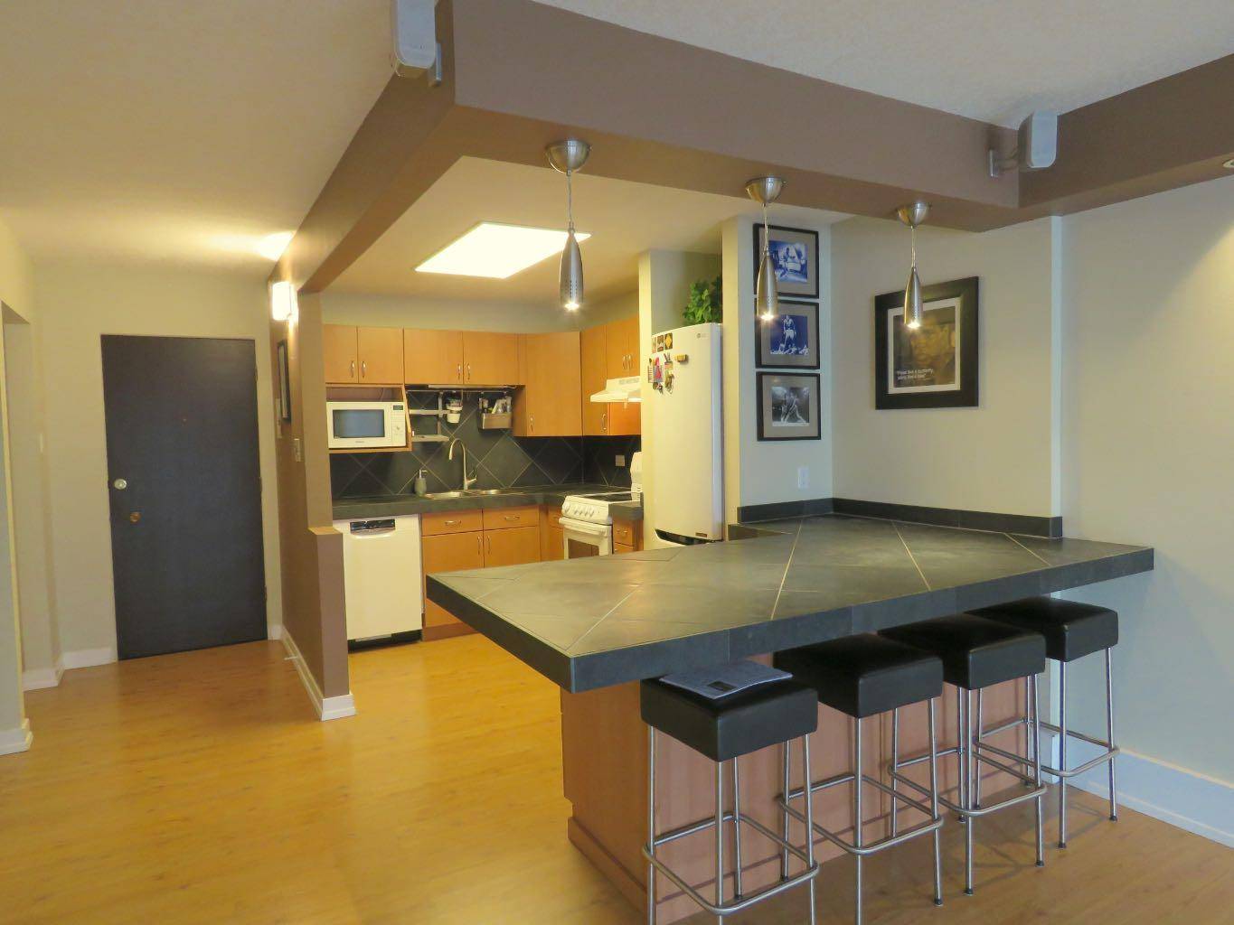 Calgary, AB T3C 2Y8,328 Cedar CRES Southwest #204