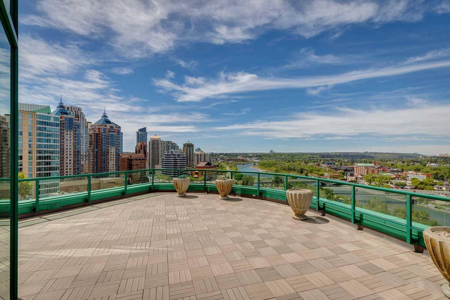 Calgary, AB T2P 0E6,837 2 AVE SW #1401