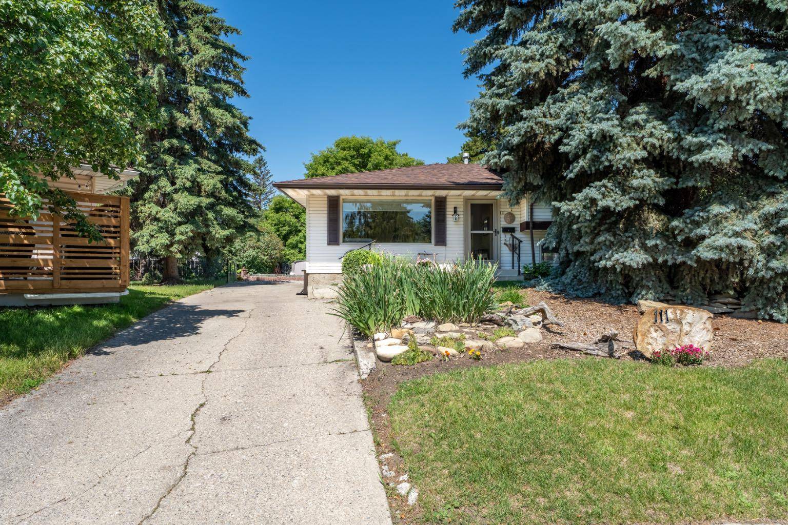 111 Lynnbrook Bay SE, Calgary, AB T2C 1S7