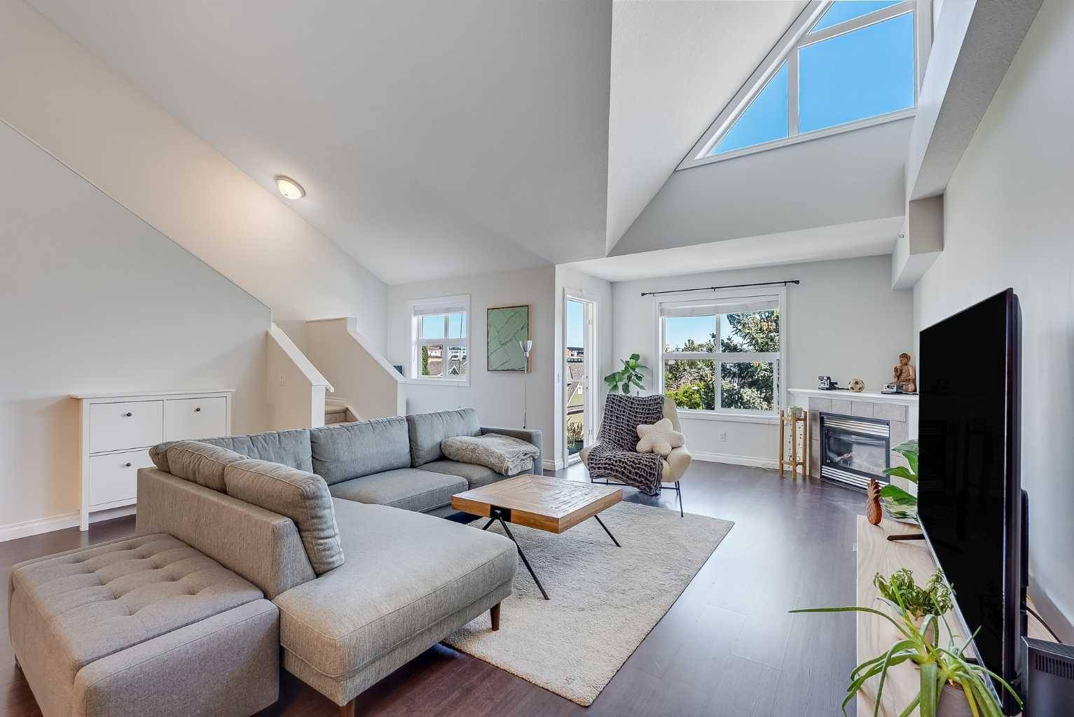 1631 28 AVE SW #303, Calgary, AB T2T 1J5