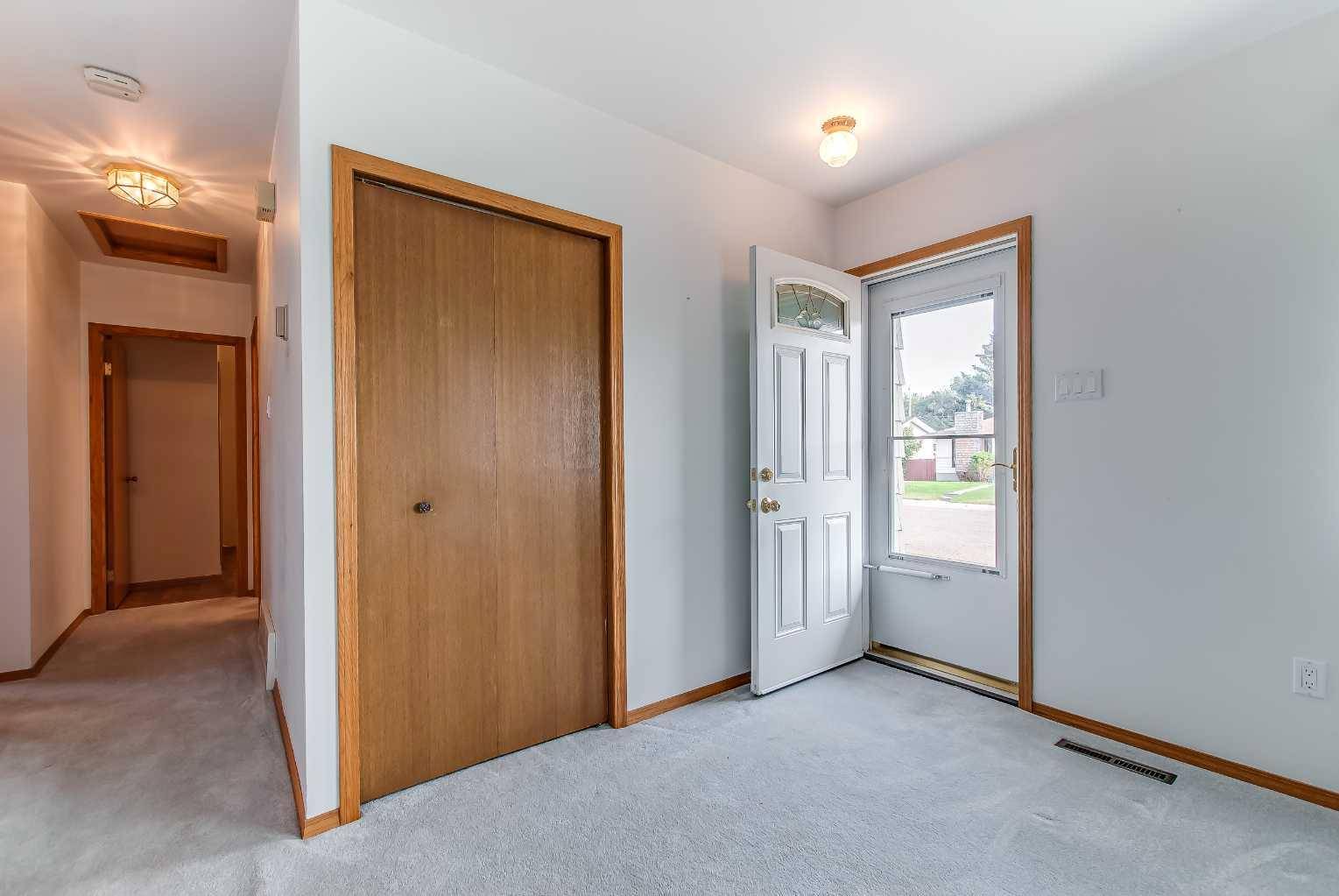 Medicine Hat, AB T1A 5V8,330 14 ST Northeast