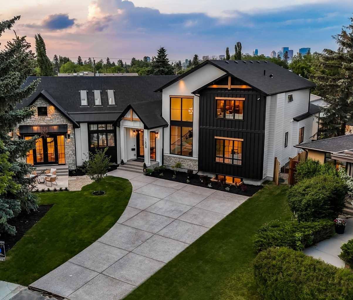 1608 49 AVE Southwest, Calgary, AB T2T2T7