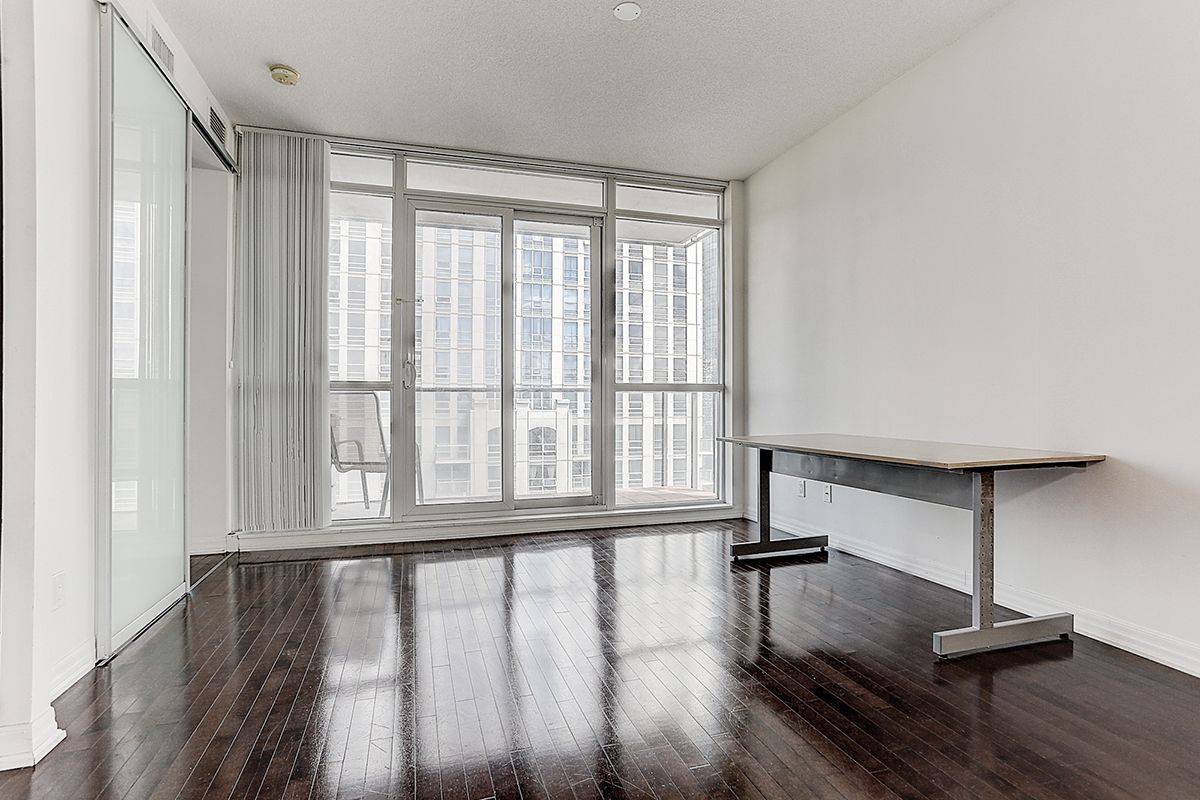 Toronto C01, ON M5G 0A6,770 Bay ST #Ph506