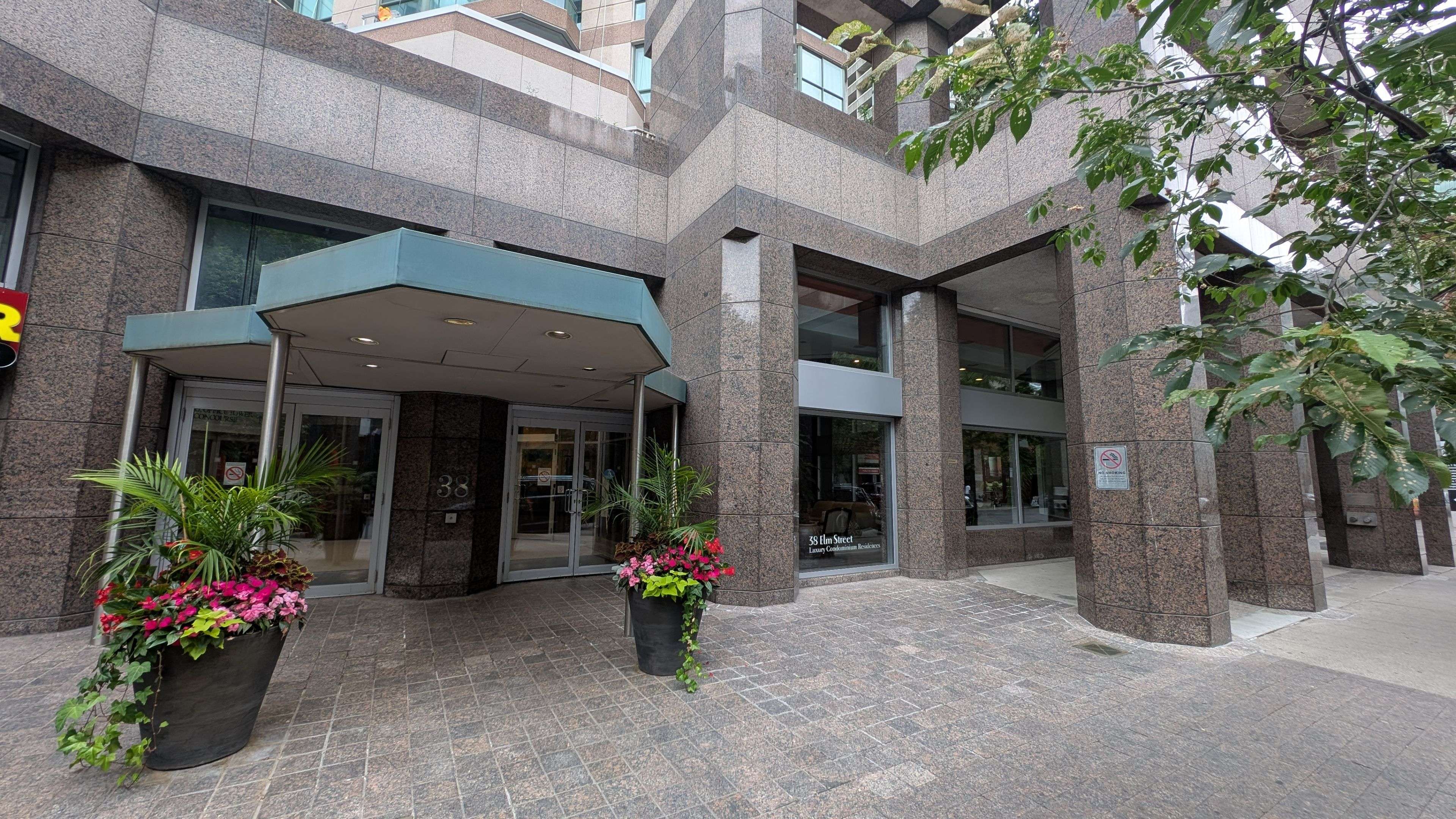 Toronto C01, ON M5G 2K5,38 Elm ST #PH3403