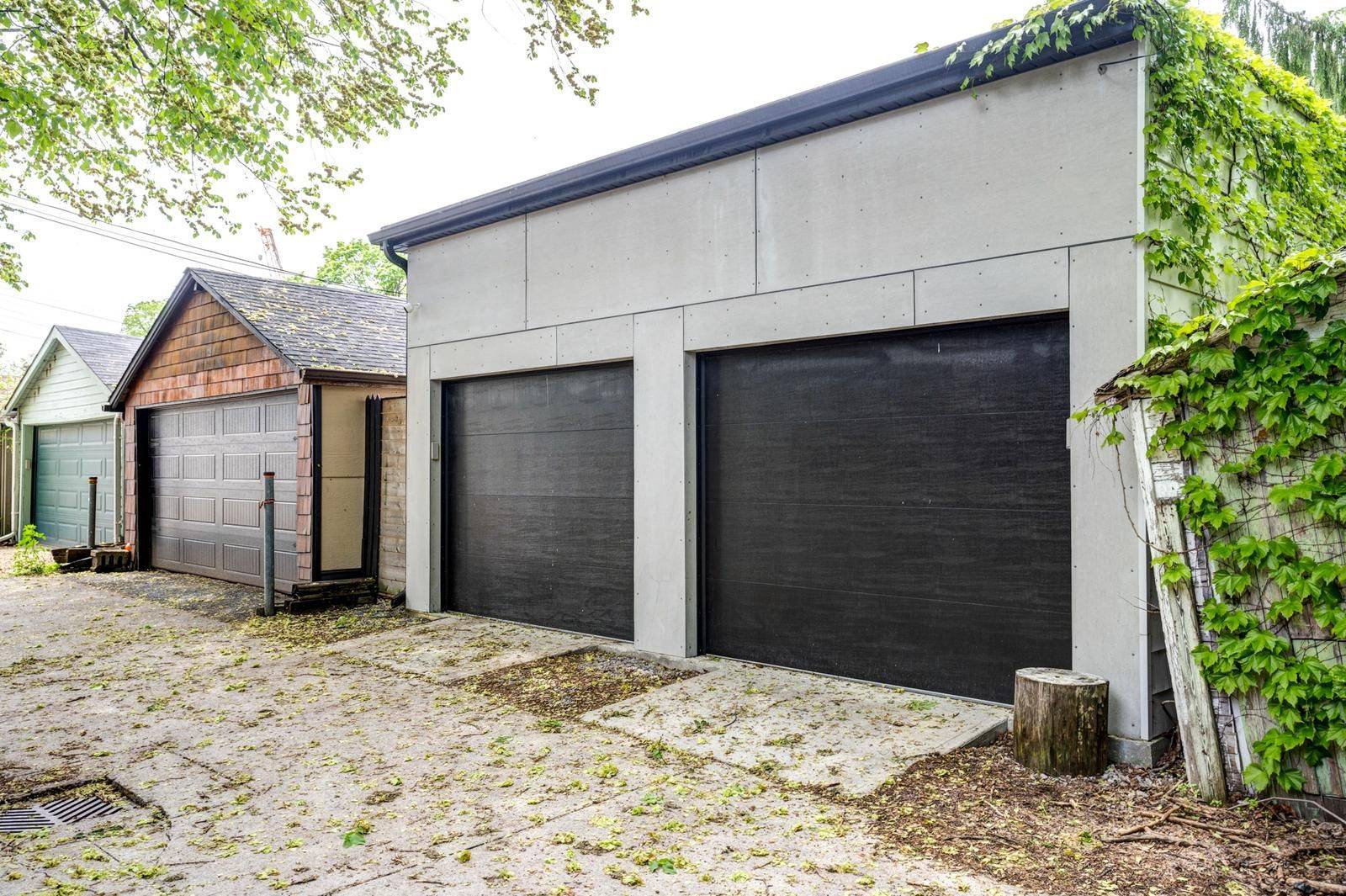 Toronto E03, ON M4J 2Z4,79 Eaton AVE #1