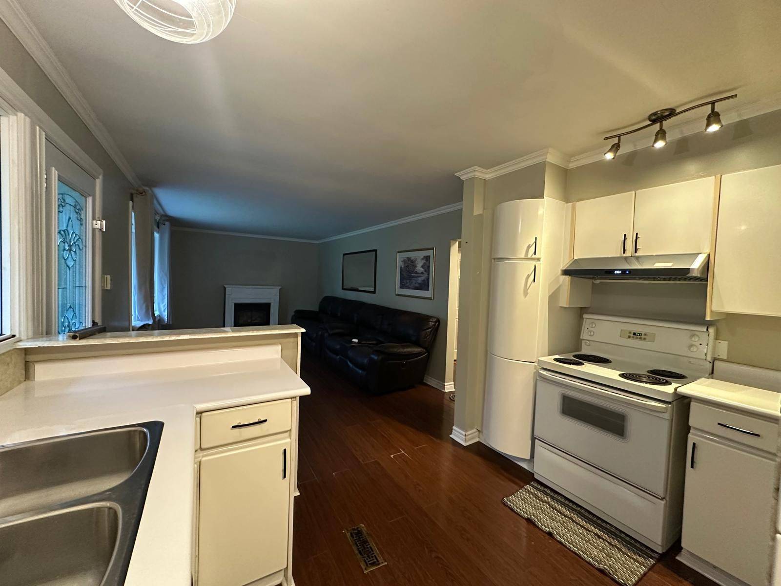 Oshawa, ON L1J 4R5,491 Fairlawn ST NW