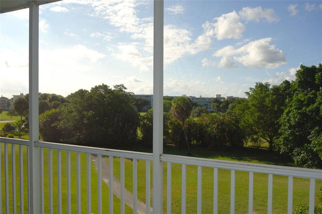 2661 S Course Dr #403, Pompano Beach, FL 33069