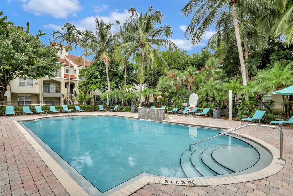 Coral Springs, FL 33067,5840 W Sample Rd #305