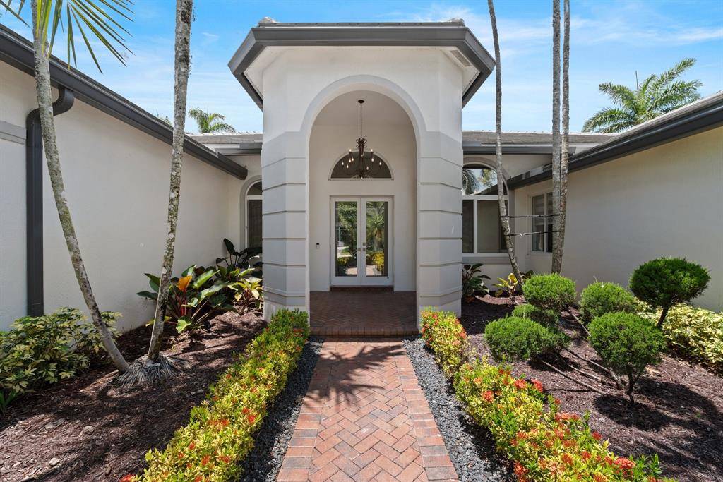 2510 Montclaire Cir, Weston, FL 33327
