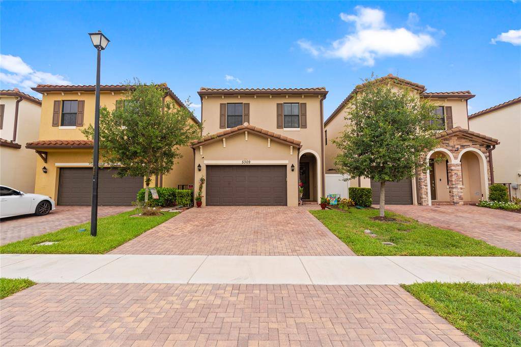 5309 NW 50th Terr, Tamarac, FL 33319